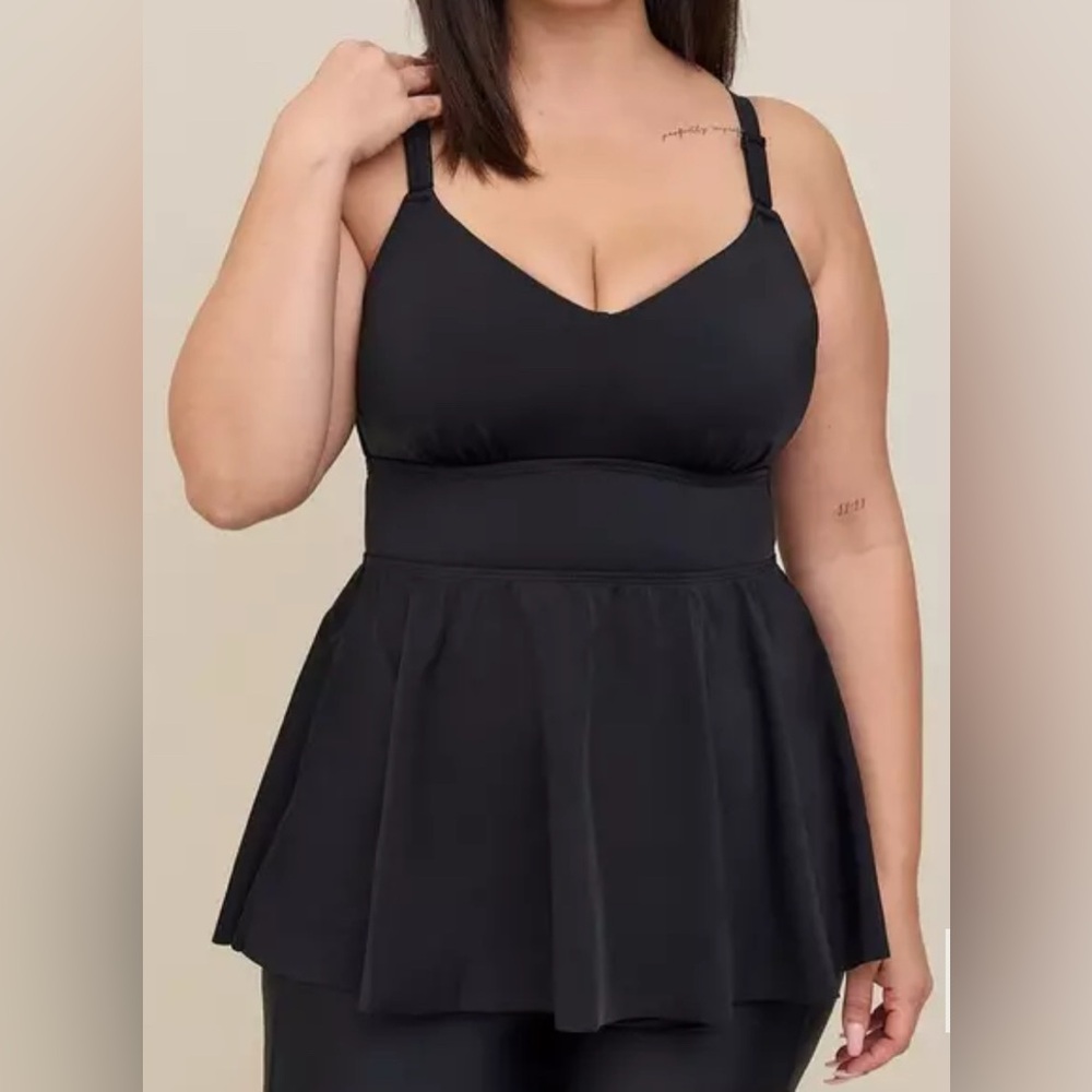NWT Torrid wire free full coverage racerback tankini top, Torrid size 00-D/DD